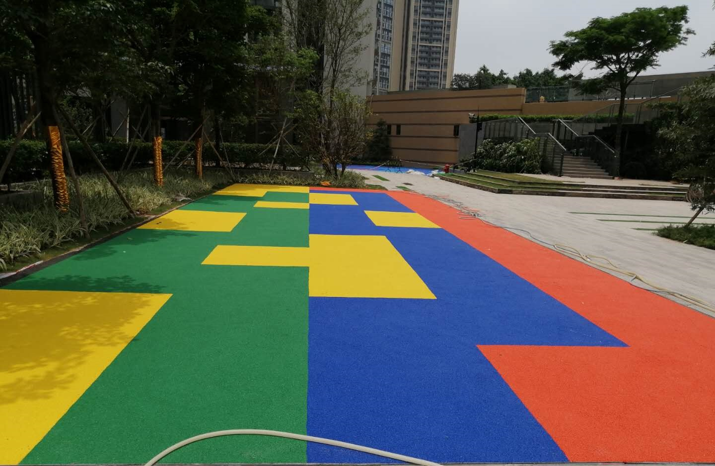 專業銷售EPDM彩色塑膠地面 兒童活動區地面 游樂場地面塑膠施工