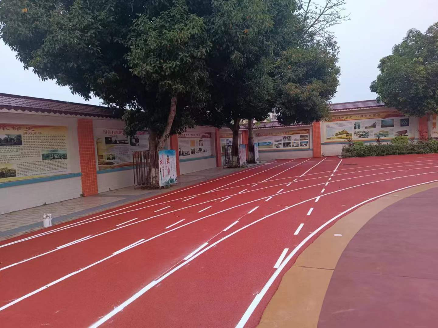 颶風體育 全塑型塑膠跑道 材料生產 場地鋪設一站式服務 全國施工